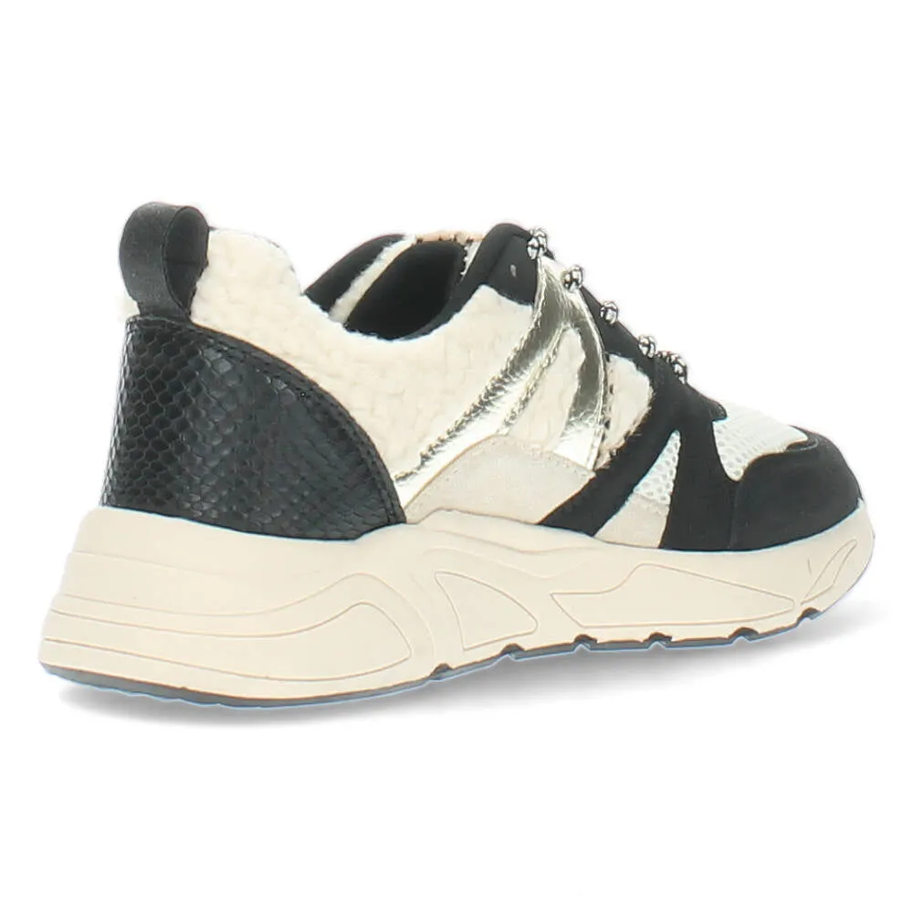 Zwarte sneakers
